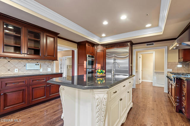 5320 Long Shadow Court, Westlake Village CA: https://media.crmls.org/mediaz/393ed0c8-12f2-402b-b9cf-2eaa4b0c1d51.jpg