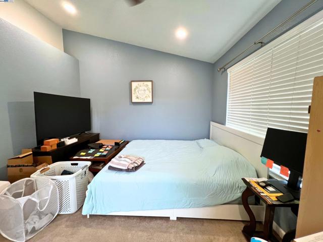 85 Phillips Ct, Tracy CA: https://media.crmls.org/mediaz/393edc33-6e63-4745-831c-ca1a8f33e77f.jpg