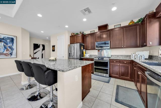 150 Rancho Bernado Ct, Pittsburg CA: https://media.crmls.org/mediaz/393ee849-3e44-4b41-b974-fb90eb2a9723.jpg