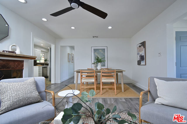 15200 Del Gado Drive, Sherman Oaks CA: https://media.crmls.org/mediaz/393f570c-2f57-48b2-a57c-fce79baeff65.jpg