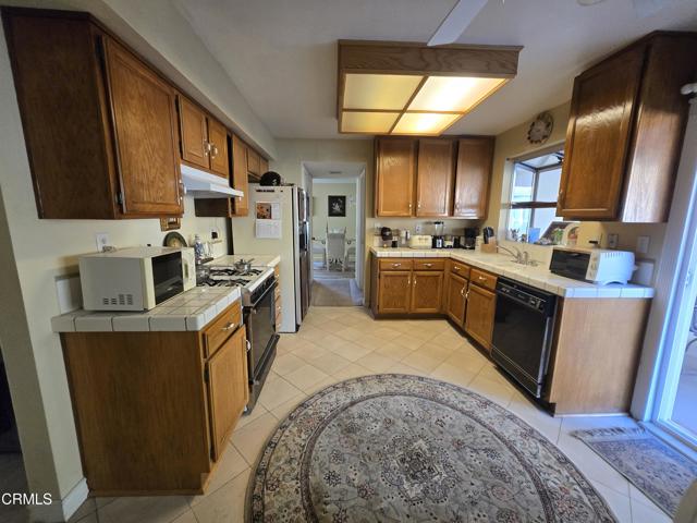 Detail Gallery Image 8 of 19 For 39317 Beacon Ln, Palmdale,  CA 93551 - 3 Beds | 3 Baths