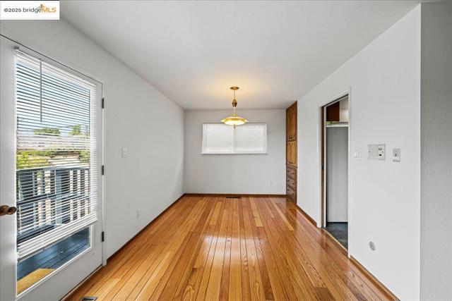 3312 Wisconsin St, Oakland CA: https://media.crmls.org/mediaz/39404ba2-e149-4ccb-827b-a9426eada7bb.jpg