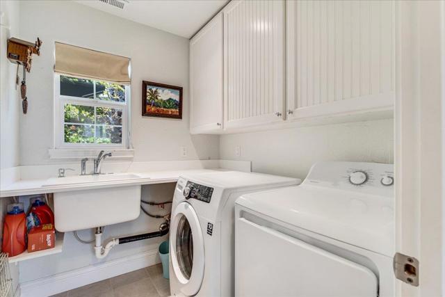 410 Monterey, Capitola CA: https://media.crmls.org/mediaz/3940d34f-169a-419f-9a22-17d0280da2d0.jpg