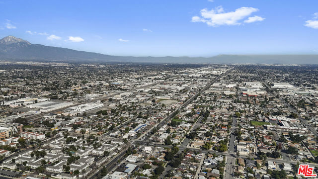 891 E 6th Street, Pomona CA: https://media.crmls.org/mediaz/3940deb5-34c7-4ca1-9af8-b2e1251b291f.jpg