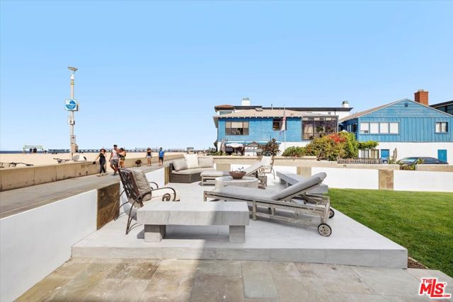 634 The Strand, Hermosa Beach, California 90254, 3 Bedrooms Bedrooms, ,2 BathroomsBathrooms,Residential,Sold,The Strand,22200669