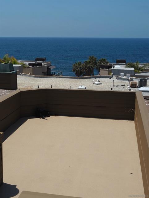 350 Prospect St, La Jolla CA: https://media.crmls.org/mediaz/39420f65-9fb8-4909-a1ed-5264e6ecf043.jpg