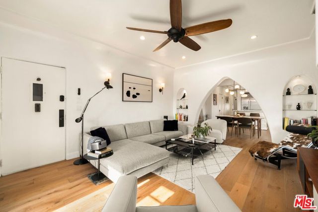 500 N Genesee Avenue, Los Angeles CA: https://media.crmls.org/mediaz/394289ef-b6db-4440-8476-bb73a4fa4d9c.jpg