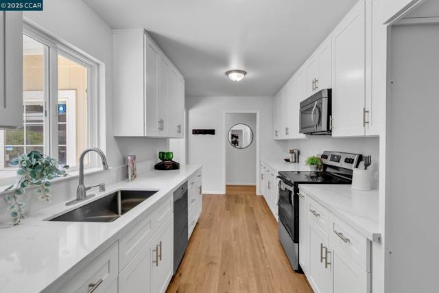 280 Sierra Dr, Walnut Creek CA: https://media.crmls.org/mediaz/3942c866-734a-4679-9790-4444bdae15e6.jpg