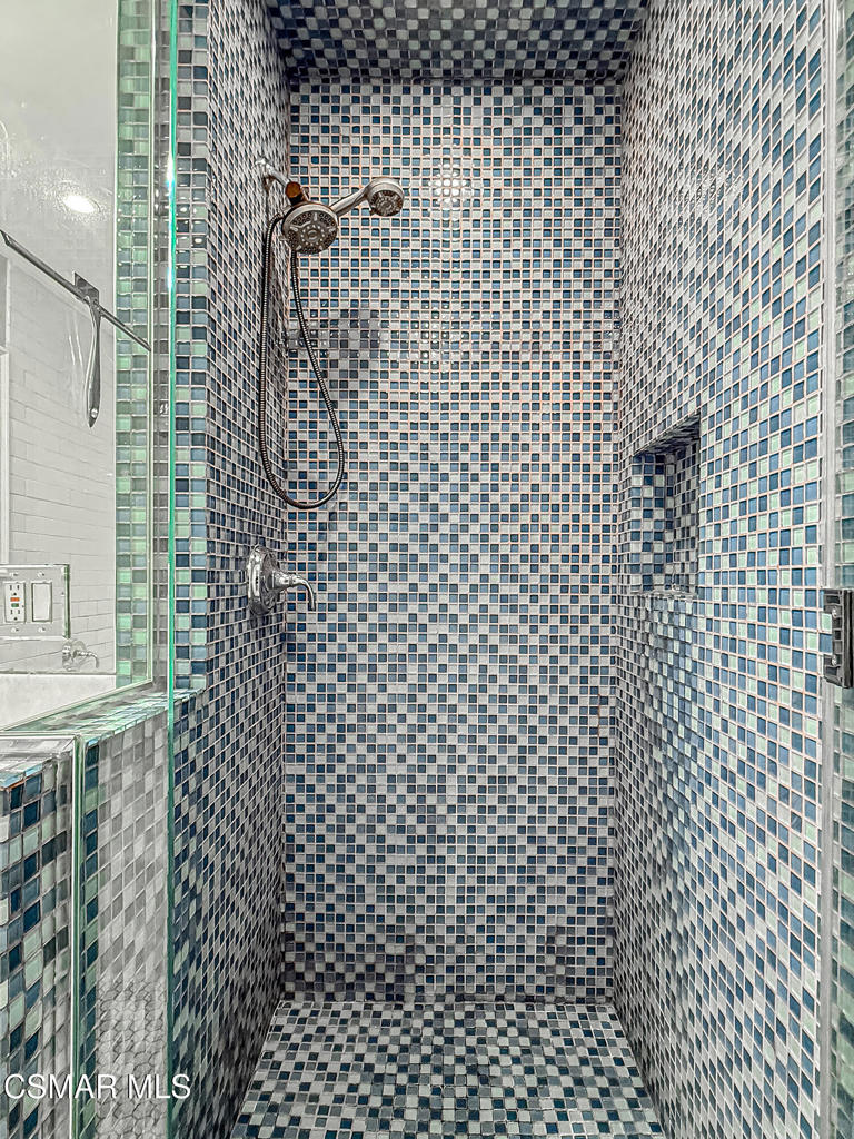https://media.crmls.org/mediaz/39431392-1435-41e5-b3ac-0e46d20fcbc5.jpg?preset=X-Large