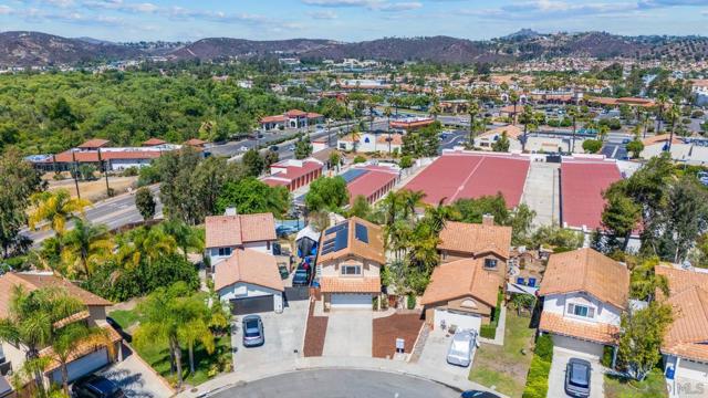 2492 Royal Saint James Dr, El Cajon CA: https://media.crmls.org/mediaz/39434a2e-446e-42c8-8227-4edd66ca03c6.jpg