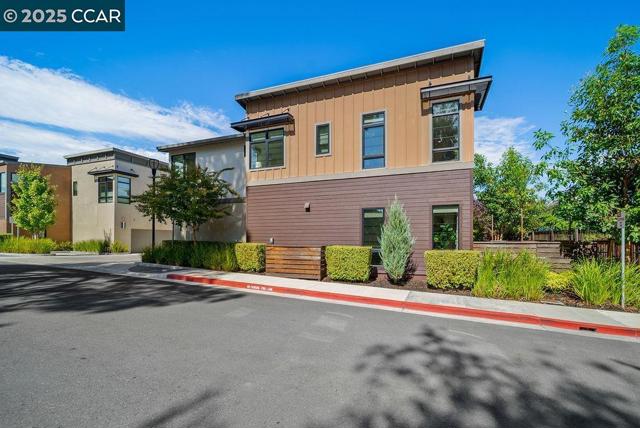 44 Analisa Ln, Walnut Creek CA: https://media.crmls.org/mediaz/394373a3-bf29-4695-902d-a888ef4cafe7.jpg
