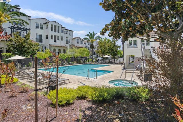 4225 Clarinbridge Cir, Dublin CA: https://media.crmls.org/mediaz/39438685-0769-43f2-b04c-0291e668d30f.jpg