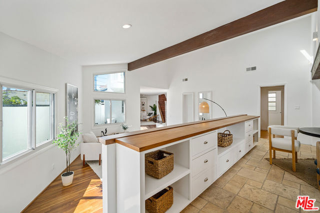 7145 Trask Avenue, Playa del Rey CA: https://media.crmls.org/mediaz/39444cfa-1787-4fc1-9f19-0d2b14685f5c.jpg