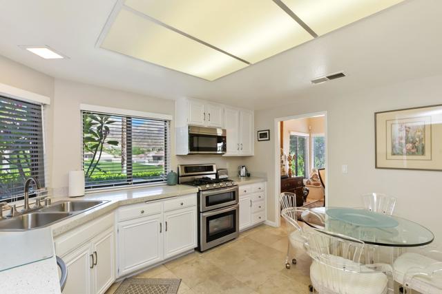 72416 Sommerset Drive, Palm Desert CA: https://media.crmls.org/mediaz/39449a64-4b3e-463b-a228-360458423358.jpg
