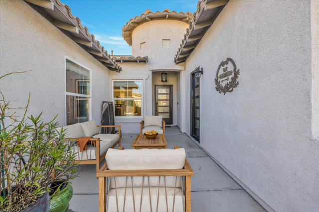 1121 Palmas, Palm Springs CA: https://media.crmls.org/mediaz/3944a916-4442-482b-a4a6-5cb3963bbbc2.jpg