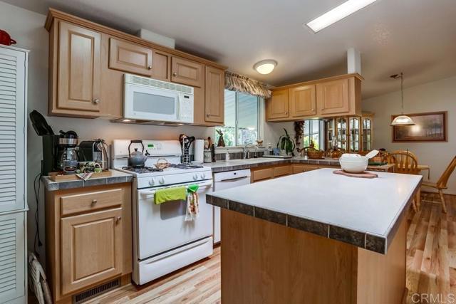 1750 W Citracado Parkway, Escondido CA: https://media.crmls.org/mediaz/3944fa64-de9a-4a5f-b640-bbadad6ae954.jpg