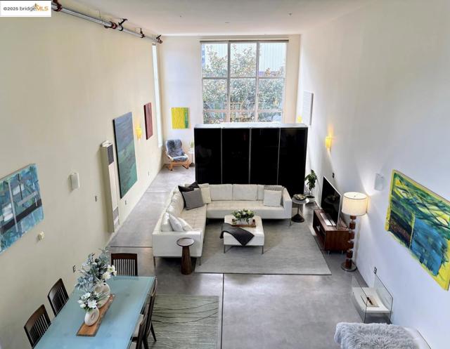701 Pennsylvania AVE, San Francisco CA: https://media.crmls.org/mediaz/39468712-775e-44bb-b2db-3d535f9a6054.jpg