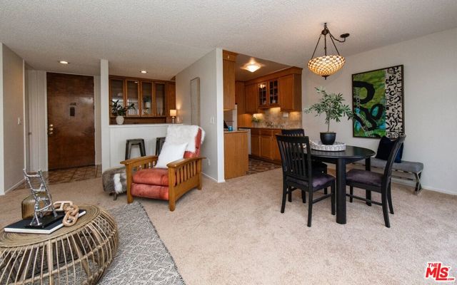 6000 CANTERBURY Drive, Culver City CA: https://media.crmls.org/mediaz/3946a6f2-fa13-4b42-8724-35e75a15a7d1.jpg