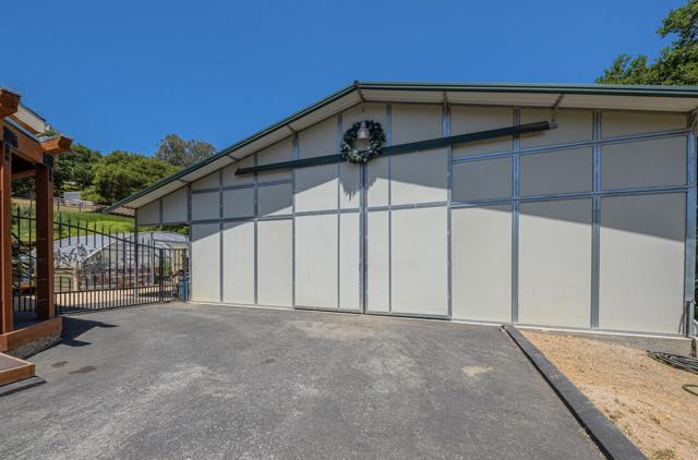 9247 Holly Hill Drive, Salinas CA: https://media.crmls.org/mediaz/3946ab1d-daf5-4d4c-a479-1b9e94298441.jpg