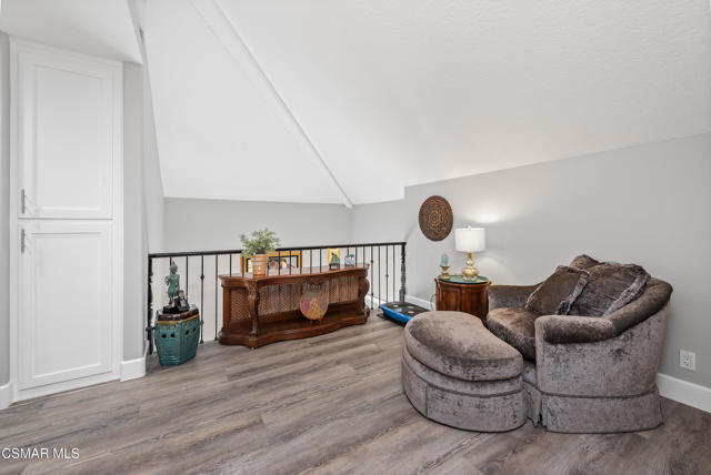 4646 Pine Valley Place, Westlake Village CA: https://media.crmls.org/mediaz/3946eefd-8056-4a8e-86ed-d09e56ad843f.jpg
