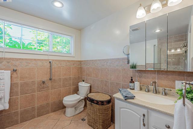 3950 Pinole Valley Rd, Pinole CA: https://media.crmls.org/mediaz/394785da-9e89-4c69-8856-b0ecd129de5f.jpg