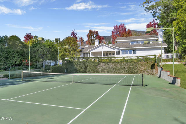 Detail Gallery Image 3 of 30 For 832 Valley Crest St, La Canada Flintridge,  CA 91011 - 5 Beds | 5/1 Baths