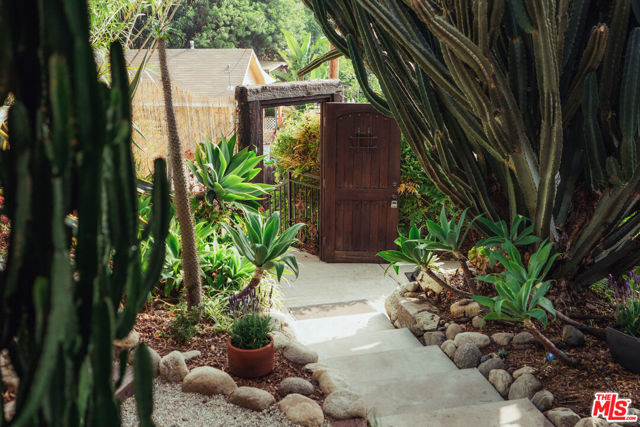 4559 E Rose Hill Drive, Los Angeles CA: https://media.crmls.org/mediaz/39483556-db9a-4d60-ac08-12ed43ed2e16.jpg