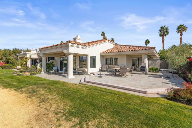 54877 Inverness Way, La Quinta CA: https://media.crmls.org/mediaz/39487e89-4a7e-423f-b545-9fa7ba6cd1b8.jpg