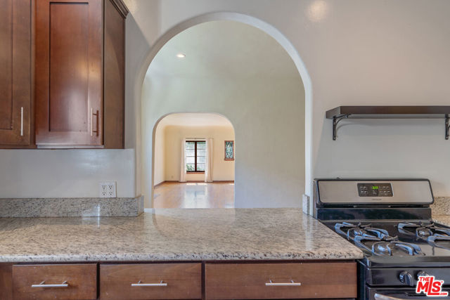 458 N Genesee Avenue, Los Angeles CA: https://media.crmls.org/mediaz/3948adbb-1d8a-4b4c-9b7e-3205bac4f182.jpg