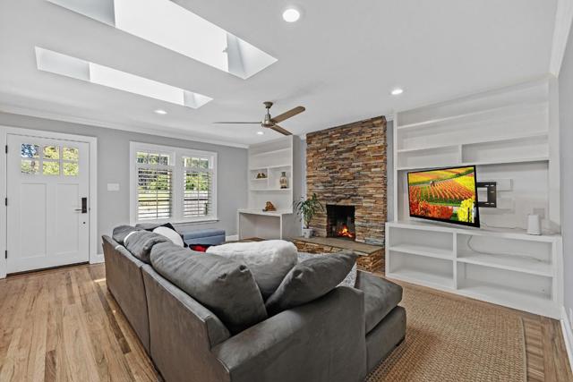 360 Fairway Drive, Pacifica CA: https://media.crmls.org/mediaz/3948cc92-6c28-4006-9ac3-1d9135ba59f3.jpg