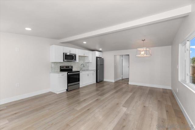 9255 Fairlawn St, Santee CA: https://media.crmls.org/mediaz/3949b9cd-ae1b-4129-8182-69fc39f0992a.jpg
