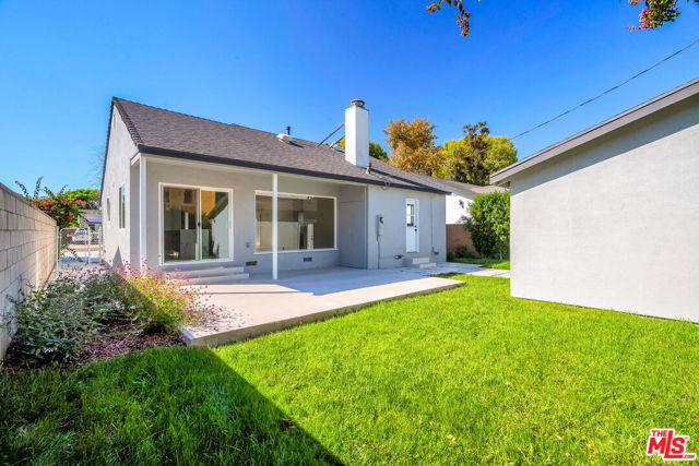 5822 Saloma Avenue, Sherman Oaks CA: https://media.crmls.org/mediaz/394a972a-257e-4aa9-baf4-0a298a7db620.jpg