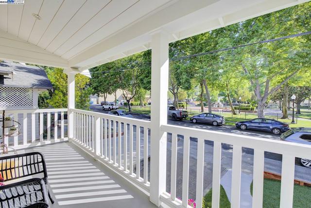 1215 Castro St, Martinez CA: https://media.crmls.org/mediaz/394b2091-77e0-40b5-b927-09e92067e008.jpg