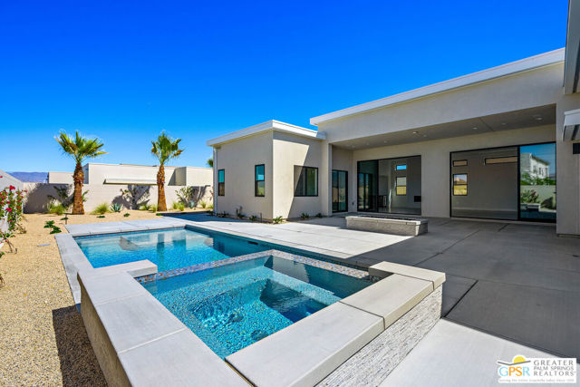 2 Marine Way, Rancho Mirage CA: https://media.crmls.org/mediaz/394b552e-55b5-4fd6-8613-dd016a0764c9.jpg