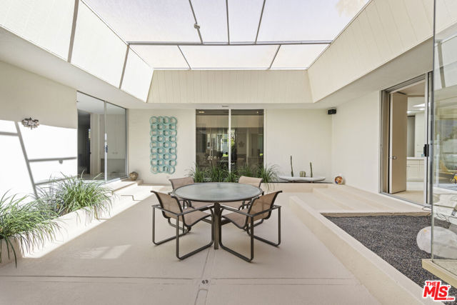 6 Cody Court, Rancho Mirage CA: https://media.crmls.org/mediaz/394b9fe5-7c33-4f47-869d-bc58b0531f09.jpg