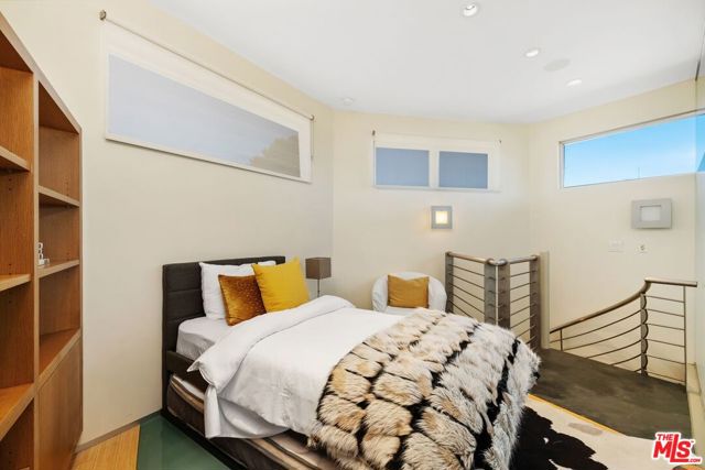 2625 Mar Lu Drive, Los Angeles CA: https://media.crmls.org/mediaz/394bc15c-e95b-4bdc-b9e2-d3d2e7efe12d.jpg