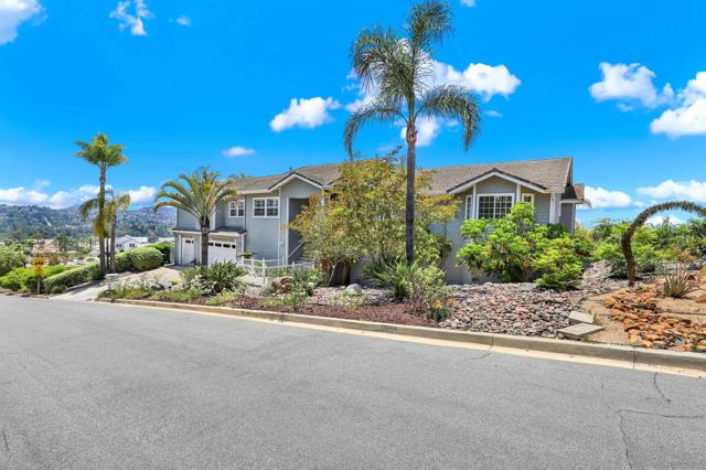 17342 Tam O Shanter Dr, Poway CA: https://media.crmls.org/mediaz/394be101-ba19-4ac7-893d-1f5c5e2103d4.jpg