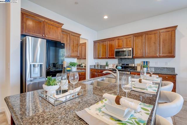 1440 Riva Trigoso Dr, Manteca CA: https://media.crmls.org/mediaz/394c69ed-aefb-4586-8026-b9f908b0707e.jpg