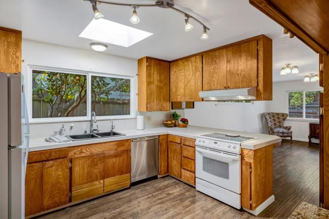 30 Via Encanto, Monterey CA: https://media.crmls.org/mediaz/394cee1b-6cd2-49db-938f-f8c221a55c92.jpg