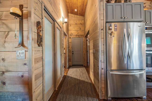 530 CREEKSIDE LN, Big Bear CA: https://media.crmls.org/mediaz/394d12b2-0f45-4469-8b63-671814084ed5.jpg