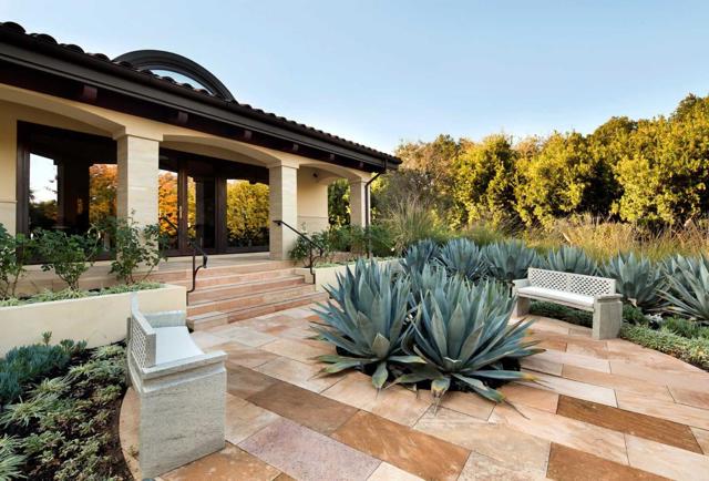 27500 La Vida Real, Los Altos Hills CA: https://media.crmls.org/mediaz/394d172b-2662-4865-a114-d437973c4a00.jpg