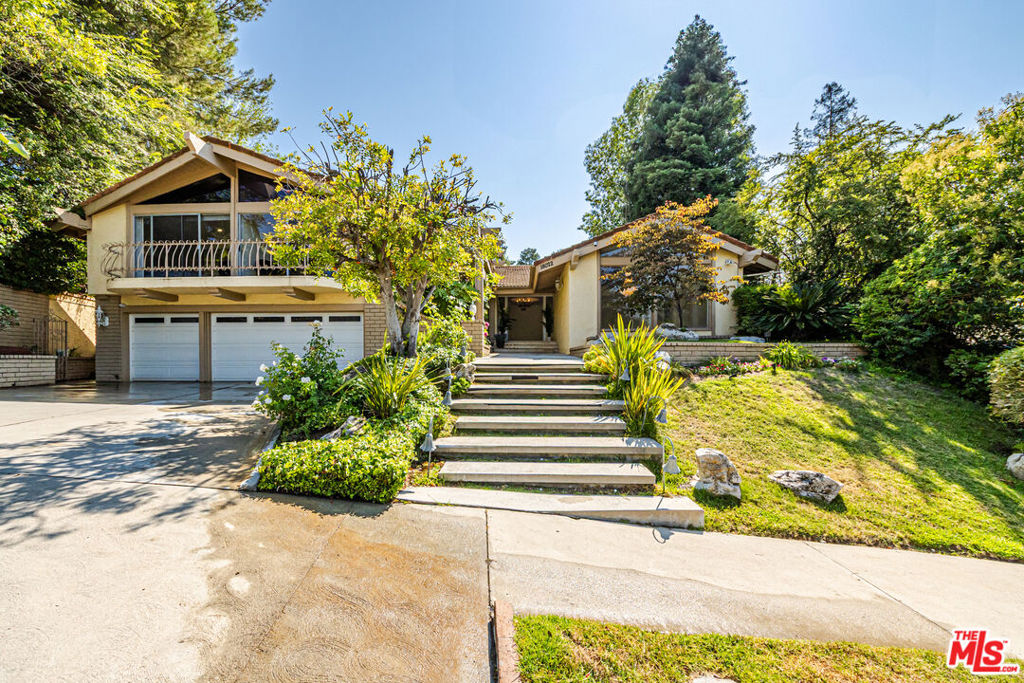 18022 Lake Encino Drive