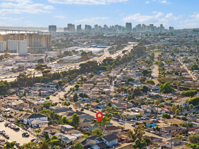 3957 61 Cottonwood St, San Diego CA: https://media.crmls.org/mediaz/394d833b-cbc0-4ded-86d0-d6bbd86b05e3.jpg