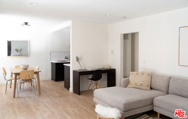 4938 Rosewood Avenue, Los Angeles CA: https://media.crmls.org/mediaz/394ecb86-582e-4654-97a8-10a6dfa29bcd.jpg