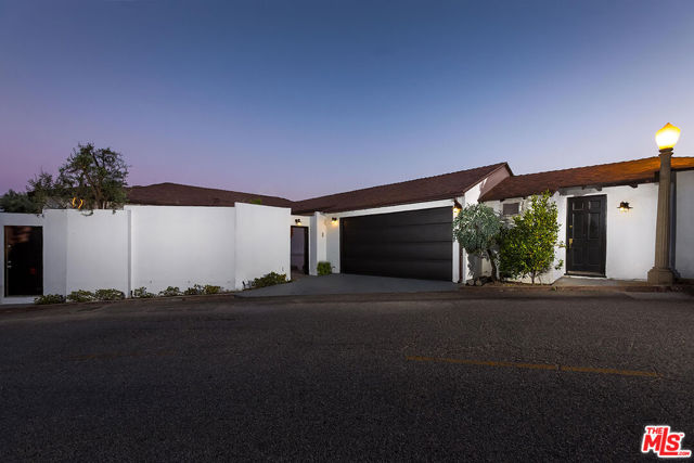 1733 SUNSET PLAZA Drive photo 8