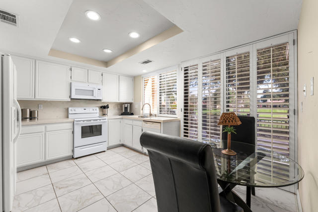 130 Don Miguel Circle, Palm Desert CA: https://media.crmls.org/mediaz/394f443b-016f-4d31-a487-de79b0448748.jpg