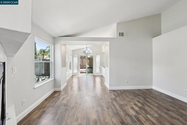4464 Pampas Cir, Antioch CA: https://media.crmls.org/mediaz/394f4bf1-9e6a-49e4-8517-2d41c39e98c2.jpg