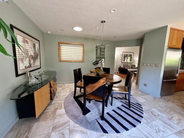 6291 Calle Fuego, Pleasanton CA: https://media.crmls.org/mediaz/39503b40-566c-4a60-aa48-4a6aa3cfe2da.jpg