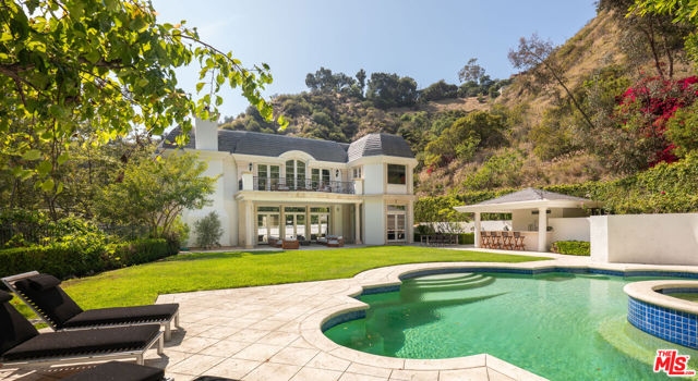 10509 Vestone Way, Los Angeles CA: https://media.crmls.org/mediaz/39508d57-3867-454c-8b87-7c4f5cb4483d.jpg