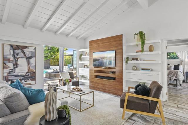 4877 Lorraine Dr, San Diego CA: https://media.crmls.org/mediaz/395100f6-5164-465a-8fbb-212d0169fe84.jpg